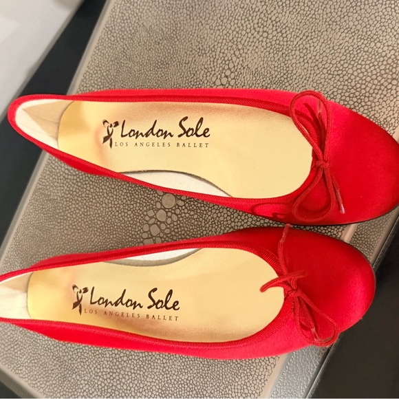 NWT London Sole  Red Flats with Bow special edition for Los Angeles Ballet - Picture 5 of 5
